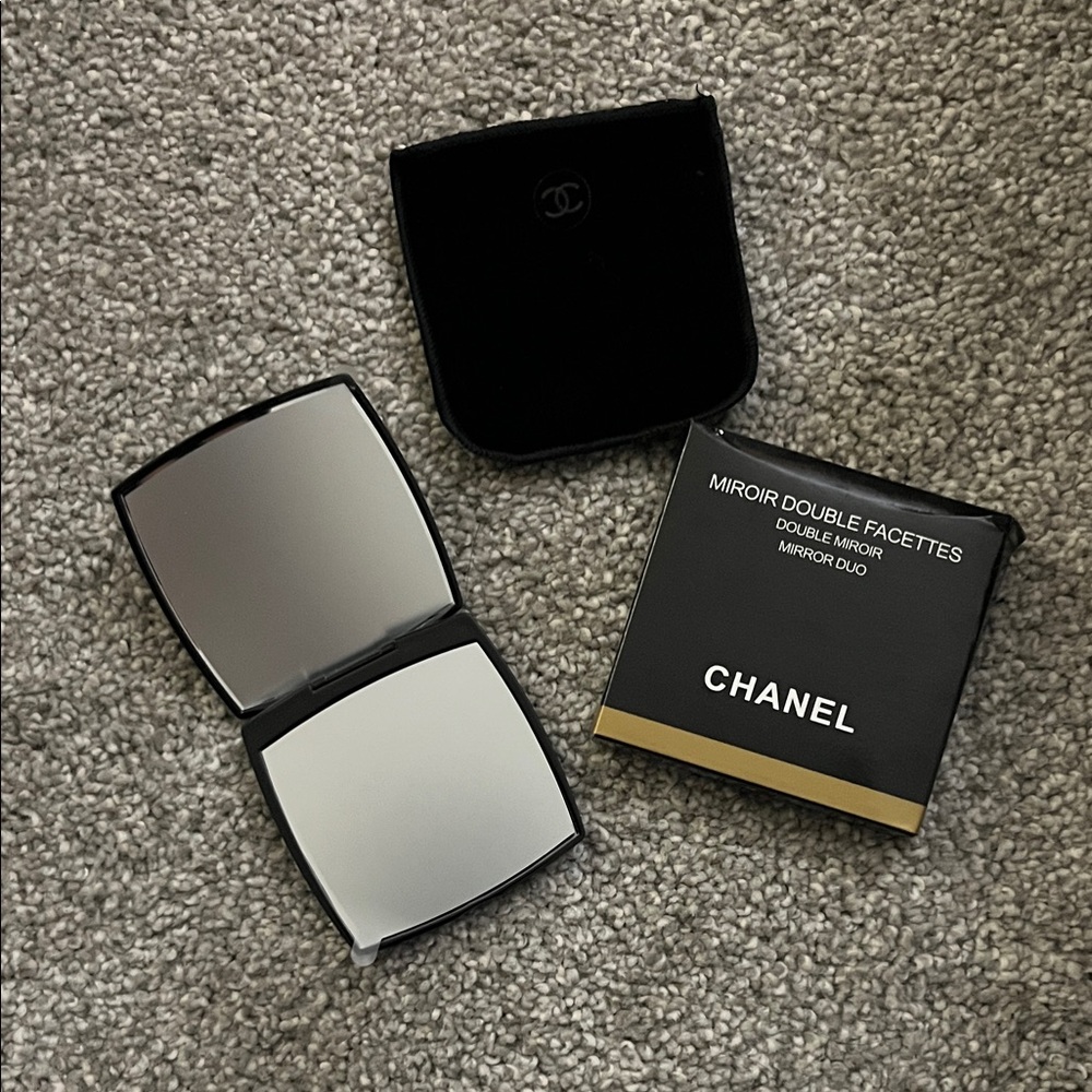 CHANEL Double Facettes Compact Mirror